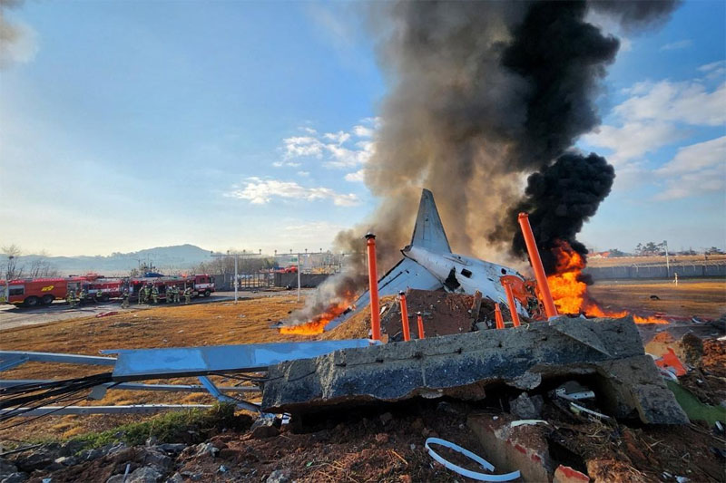 Fire and smoke rise from the tail section of a Jeju Air Boeing 737-800 series aircraft after the plane crashed and burst into flames at Muan International Airport in South Jeolla Province, some 288 kilometres southwest of Seoul on December 29, 2024. Photo: AFP