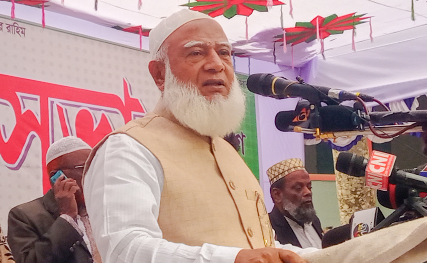 Jamaat-e-Islami Ameer Dr Shafiqur Rahman speaking at a rally in Dinajpur’s Birganj upazila on Monday. Photo: The Daily Observer