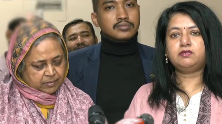 Major (Retd) Sinha Md Rashed Khan's mother Nasima Akter (left) and elder sister Sharmin Shahriar Ferdous meet Attorney General Md Asaduzzaman at 10:30am on Thursday (January 2) at the latter's office at High Court in the capital.