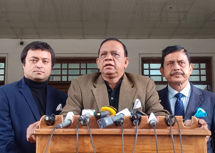 Supreme Court Bar Association president Barrister AM Mahbub Uddin Khokon speaks to journalists at a press briefing at the Supreme Court premises in the capital on Thursday (January 2).