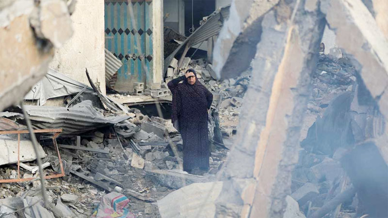 A Palestinian woman reacts at the site of an Israeli strike on a house, amid the ongoing conflict between Israel and Hamas, in Gaza City, January 4, 2025. REUTERS/Dawoud Abu Alkas    