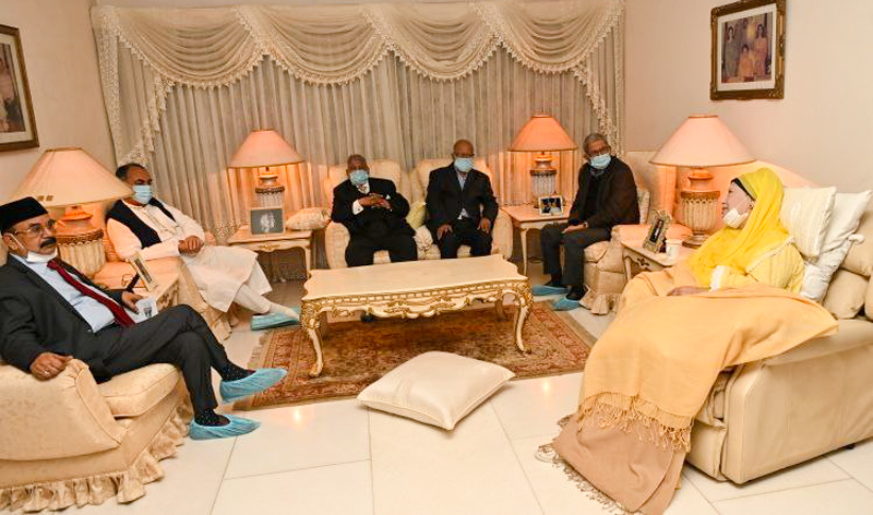 BNP Standing Committee members met the party Chairperson Begum Khaleda Zia at her Gulshan residence on Sunday night. Photo: Observer